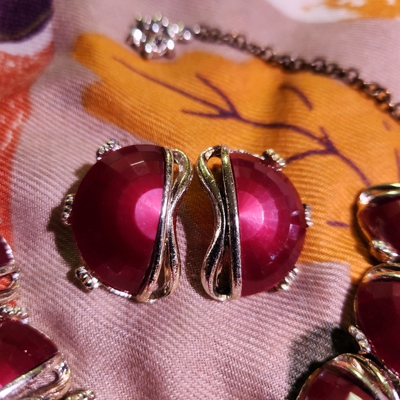Thermoset Berry Colored MCM Vintage Set! Earrings, Bracelet and Choker Necklace - Picture 5 of 8